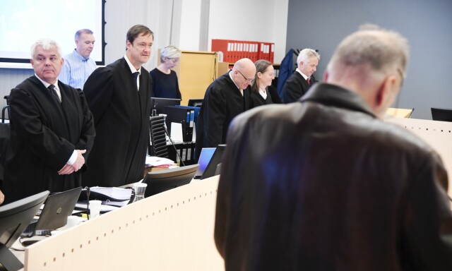 image: - Ingen skal ta fra ham at han har bidratt, men dette er mer enn jeg fortjener